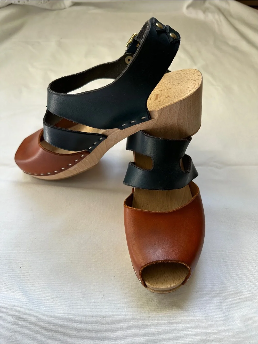 Leather Two-Tone Open-Toe Women’s clogs — Brown & Navy